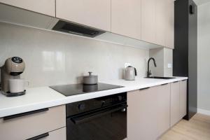 Family Apartment with Balcony, Air Conditioning and Parking by Renters Prestige