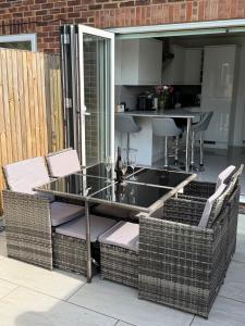 The Seaside Haven w Parking - Mins to Viking Bay