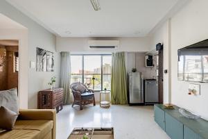 The Parisian 1BHK