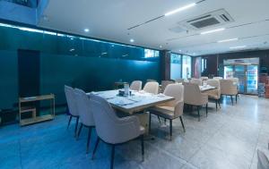 RedDoorz Plus @ Jinjiang Star Hotel