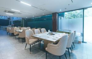 RedDoorz Plus @ Jinjiang Star Hotel