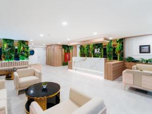 B2 Grand Nimman Premier Hotel