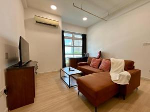 Spacious 10 Pax Suite l Kota Damansara MRT & Mall