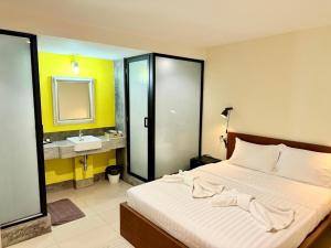 Togayther Hostel Bangkok (Silom)