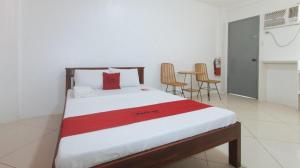 RedDoorz @ Fat J Apartelle Mactan
