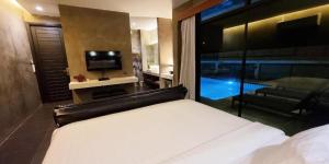 Eya Poolvilla