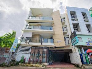 OYO 707 908 Salinas Suites