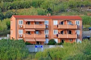Apartments Jela - Metajna