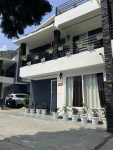 Skyvale Nainital - Luxury 4BHK Mountain View Villa