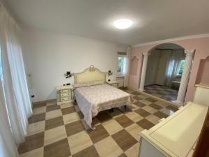 Spacious 1BR Flat Near Train Station