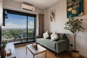 Serene 1 BR apartment with longest rooftop pool