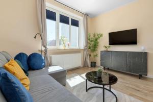 Komfortowy Apartament w Sercu Gdańska z Miejscem do Pracy by Noclegi Renters