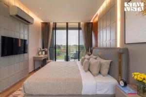 StayVista at Horizon Block with Infinity Pool, Lawn