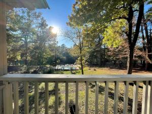 Spacious Luxury Retreat with Fire Pit & Resort Amenities Near Zwolle, Louisiana