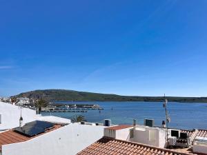 Roca Fornells, Vistas al mar en Fornells F98