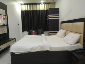 Hotel Shanti Grand Deluxe