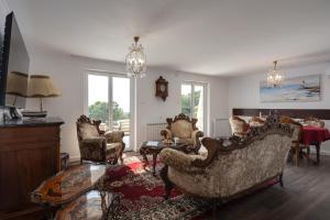 Hidden Pool House With Sea View - Happy Rentals