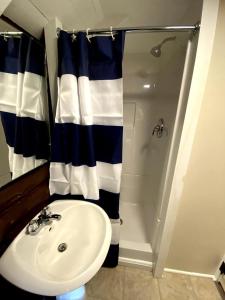 Private Cottage for Romantic Vacations near West Penobscot Bay, Maine