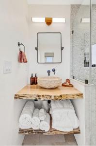 Modern Desert Casita with Stargazing & Red Butte Views near Grand Canyon, Arizona
