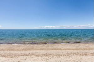 Elegant Oceanfront Cottages with Private Beach Access in North Truro, Massachusetts