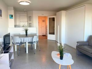 Studio in Nieuwpoort with Sea View Terrace
