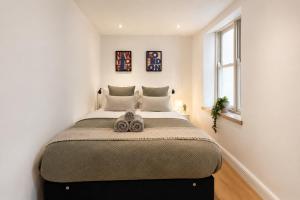 Promo Rate - Spacious 4BDR Shoreditch Flat, walk to Brick Lane & Liverpool Street