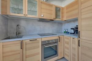 Długa Grobla 10 by Grand Apartments