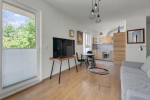 Długa Grobla 10 by Grand Apartments