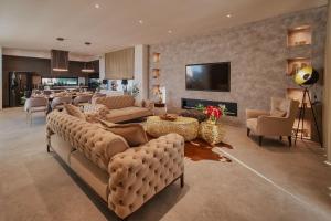 Villa Kim Momjan with Pool and Spa - Happy Rentals