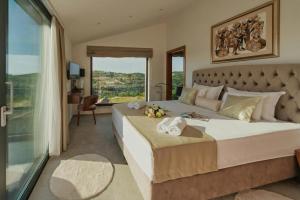 Villa Kim Momjan with Pool and Spa - Happy Rentals