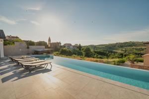 Villa Kim Momjan with Pool and Spa - Happy Rentals