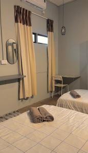 Roomah En-suite attached-bath R4
