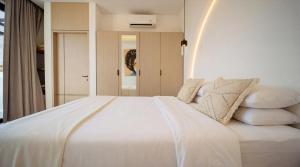 Modern Luxury Villa with Pool 400m to Beach