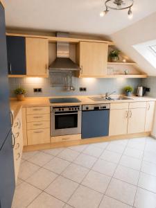 Schöne helle Dachwohnung in Hohenfurch für 2-4