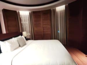 The Yale Suites Beachfront