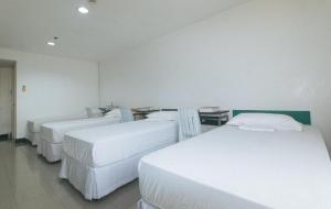 Cara Celine Dormtel by RedDoorz near Taft