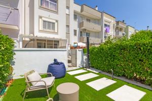 GuestHost - Spacious Flat with Patio and Garden