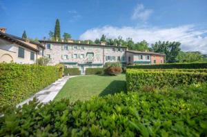 Appartamento con Piscina, 5min dal Lago!