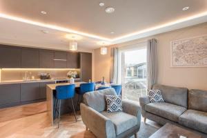 Luxury 2 bedroom apartment with private parking