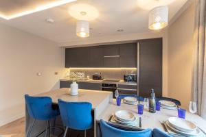 Luxury 2 bedroom apartment with private parking