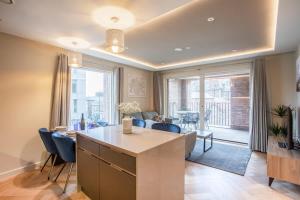 Luxury 2 bedroom apartment with private parking