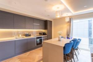 Luxury 2 bedroom apartment with private parking