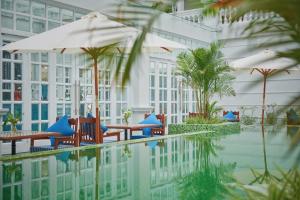 Manoir Des Arts Hotel