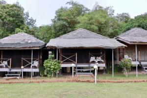 9 Huts on a Hill