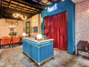 Prince Theatre Heritage Stay Hostel - Silom