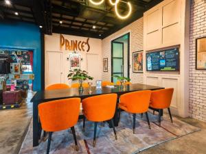 Prince Theatre Heritage Stay Hostel - Silom