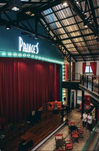 Prince Theatre Heritage Stay Hostel - Silom