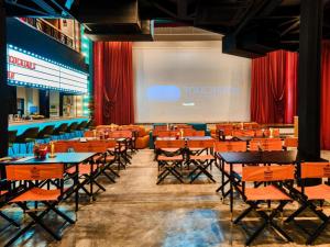 Prince Theatre Heritage Stay Hostel - Silom
