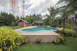 OYO 75339 Full Frame Resort
