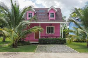OYO 75339 Full Frame Resort